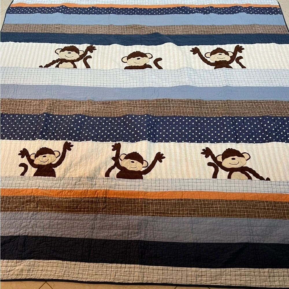 🐒🐒 Queen Reversible Comforter & Matching Pillow🐒🐒